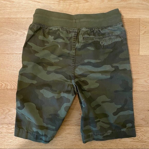 2/$20 Gap camouflage Sz 8 Shorts - Picture 2 of 7